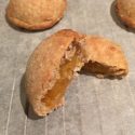 Scone-met-abrikozenjam-koekjes